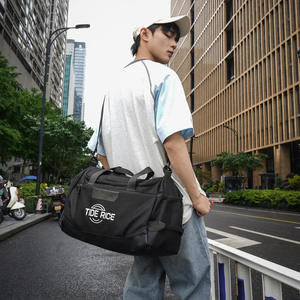 Sac de voyage et de sport en nylon léger, résistant à l'usure, avec logo personnalisé, design moderne et élégant, blocs de couleur et multiples poches - Product Image 2