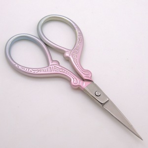 <span class=keywords><strong>Ciseaux</strong></span> à broder professionnels couleur or, pointe aiguë pour une coupe précise du tissu et du fil - Product Image 4