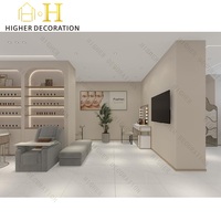 Meubles au design élégant pour l'affichage de produits cosmétiques, présentoir cosmétique, sol lisse, idées de décoration de boutique