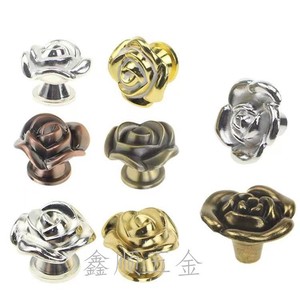 Poignées de meubles en alliage de zinc Xingmaite en forme de rose, style luxe léger, pour tiroirs et portes de placard - Product Image 1