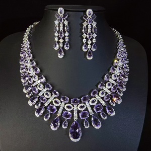 Parure Collier et Boucles d'Oreilles ZHENXUN en Diamants Goutte d'Eau Rubis pour Femme – Accessoires de Luxe Exagérés pour Banquets et Mariages - Product Image 4