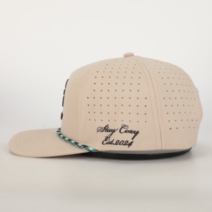 Gorra de golf de 5 paneles de poliéster de secado rápido con logotipo personalizado OEM, diseño perforado cortado con láser con estilo de escritura bordado - Product Image 3