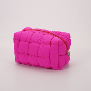 Borsa per il trucco in Nylon trapuntato in poliestere con imbottitura a griglia a bolle spaziosa custodia quadrata per articoli da toeletta e deposito cosmetico - Product Image 2