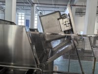 Laveuse industrielle de bacs et chariots à viande en acier inoxydable – Équipement de nettoyage automatique pour l'industrie alimentaire