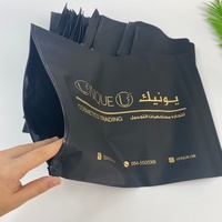 Sacs à fermeture éclair translucides pour vêtements avec logo personnalisé, sacs à fermeture éclair mats noirs givrés en CPE pour l'emballage des vêtements