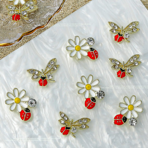 Colorido siete estrellas mariquita crisantemo Margarita patrón diamante incrustado mariposa flor mariquita gota aceite aleación uñas Accesorios - Product Image 5
