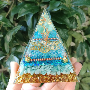 Pyramide en résine époxy avec galets de cristal, 8 cm, décoration d'aquarium, ornement de bureau, arbre en aventurine verte, amazonite - Product Image 4