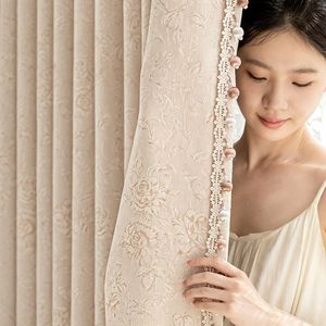 Tende Oscuranti Complete in Ciniglia Jacquard Rose Island con Bordo Pompon Crema, Drappeggi Plissettati alla Francese per Camera da Letto, Vendita all'Ingrosso al Metro - Product Image 6