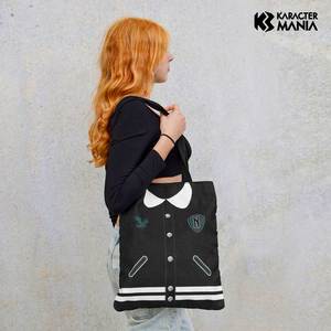 กระเป๋าช้อปปิ้ง Karactermania Wednesday Varsity สีดำ - Product Image 2