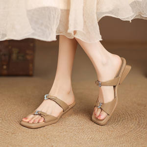 Sandales plates en cuir pour femmes, style nouveau, bout carré, plateforme simple, tendance et polyvalentes, faciles à enfiler. - Product Image 6