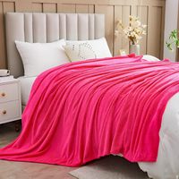 Couverture en polaire de flanelle soyeuse rose vif toutes saisons de qualité supérieure Style coréen Jeté doux matelassé pour un usage domestique avec motif rayé