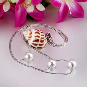 Collier à pendentif en perles plaqué or 18 carats PVD en acier inoxydable, trois rangs, pour femmes, vente en gros de bijoux de mode - Product Image 6