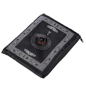 <span class=keywords><strong>Tapis</strong></span> de prière portable d'extérieur 60*100cm, imperméable, en polyester, pliable, avec <span class=keywords><strong>boussole</strong></span>, lavable - Product Image 3
