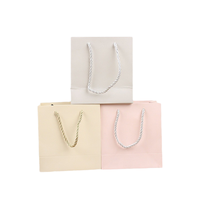 Sacs Cadeaux Personnalisés Boutique de Luxe Parfums Emballage Noir Mariage Petit Bijoux Sac en Papier avec Poignées