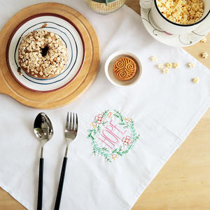 Set <span class=keywords><strong>de</strong></span> <span class=keywords><strong>table</strong></span> en tissu doux, lavable et réutilisable, style campagnard, <span class=keywords><strong>blanc</strong></span>, brodé, 100 % coton, pour la salle à manger et la cuisine - Product Image 5