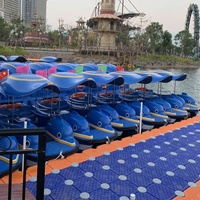 Nouveau design de bateau électrique dauphin en fibre de verre auto-drainant pour 4 personnes pour l'amusement familial et les jeux d'eau Matériau en acier durable
