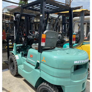 Chariot élévateur Mitsubishi FD30 d'occasion - Moteur diesel, mât à trois étages, excellentes performances, prix avantageux, à vendre - Product Image 1