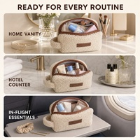 Sac cosmétique en laine d'agneau personnalisé Royal Fair avec logo, sac de maquillage portable, doux, grande capacité, fermeture éclair, pour les voyages et le rangement