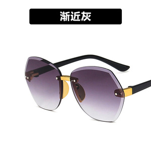 <span class=keywords><strong>Occhiali</strong></span> <span class=keywords><strong>da</strong></span> <span class=keywords><strong>sole</strong></span> per <span class=keywords><strong>bambini</strong></span> poligonali senza montatura UV400 2020 Nuova moda colorata per ragazzi e ragazze - Product Image 4