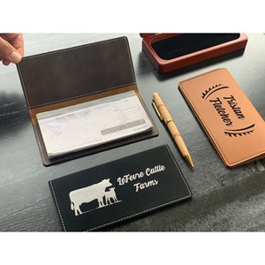 Funda para Chequera Personalizada de Cuero Sintético Grabable con Láser Mineti MLCB, Regalo para Él, Regalo para Ella, Regalo para el Día de la Madre - Product Image 1