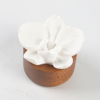 Diffuseur de parfum d'ambiance de luxe en céramique à base de bois, motif orchidée, parfum d'ambiance, désodorisant d'intérieur, diffuseur à bâtonnets d'huiles essentielles
