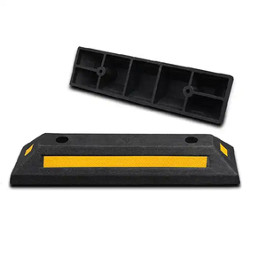 Oferta Especial: Topes de Rueda Reflectantes Amarillos y Negros de Goma y Plástico para Protección de Estacionamientos - Product Image 3