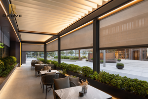 Toit à persiennes motorisé autoportant long et étroit RKOVE sur mesure pour la terrasse allongée du jardin latéral de la villa - Product Image 3