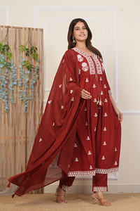 ชุดคุर्ตาผ้าฝ้ายปักลายชนเผ่าสำหรับผู้หญิง พร้อมกางเกงและผ้าคลุมไหล่ ผลิตภัณฑ์แฮนด์เมดสั่งทำได้จำนวนมาก - Product Image 3