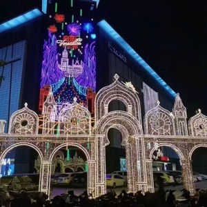 Décoration de Noël commerciale géante personnalisable pour le Nouvel An, avec lumières LED en forme de château, tour, maison en pain d'épices, bonhomme de neige - Product Image 4
