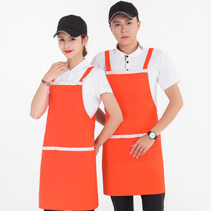 ผ้ากันเปื้อนสีเขียวเข้มพร้อมกระเป๋าและสายรัดสำหรับชุดพนักงานร้านอาหารและบาร์ - Product Image 2