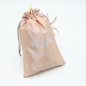 Bolsa de satén personalizada con logo plateado para ropa, embalaje de satén de lujo con cordón, bolsa de regalo para ropa interior, pelucas y protección contra el polvo. - Product Image 5