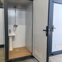 Cabine de Douche et Lavabo Mobile Extérieure Moderne pour Événements, Écologique, Construction en Panneaux Sandwich pour Événements