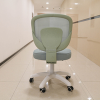 Vente en gros d'usine réglable en hauteur Table pour les devoirs des enfants Mobilier de maison Étude des enfants Chaise ergonomique PP pour bébé avec roue