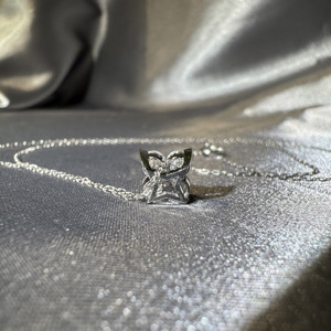 Collar con Colgante de Diamantes de Oro Sólido de 18K para Mujer, Joyería Fina Inspirada en el Trébol de Cuatro Hojas con Diamante de Laboratorio - Product Image 5