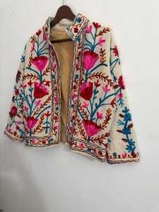 Abrigo Tradicional Hecho a Mano Suzani, Terciopelo de Seda, Bordado Étnico Jaipuri, Abrigo para Mujer, Proveedor de Boutique Vintage - Product Image 3
