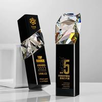 Trophée de plaque en verre de cristal arc-en-ciel avec base bleue et noire claire Autres métiers de cristal