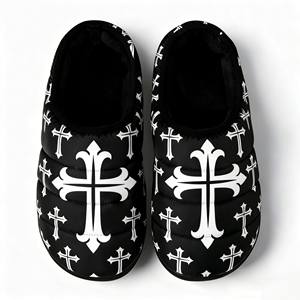 Pantuflas Acolchadas de Invierno Tipo Sandalia sin Cordones con Logotipo Personalizado y Estampado Completo, Tallas Grandes, Estilo Gorpcore, Opium, Cyber Gótico con Cruz, para Hombre y Mujer - Product Image 4