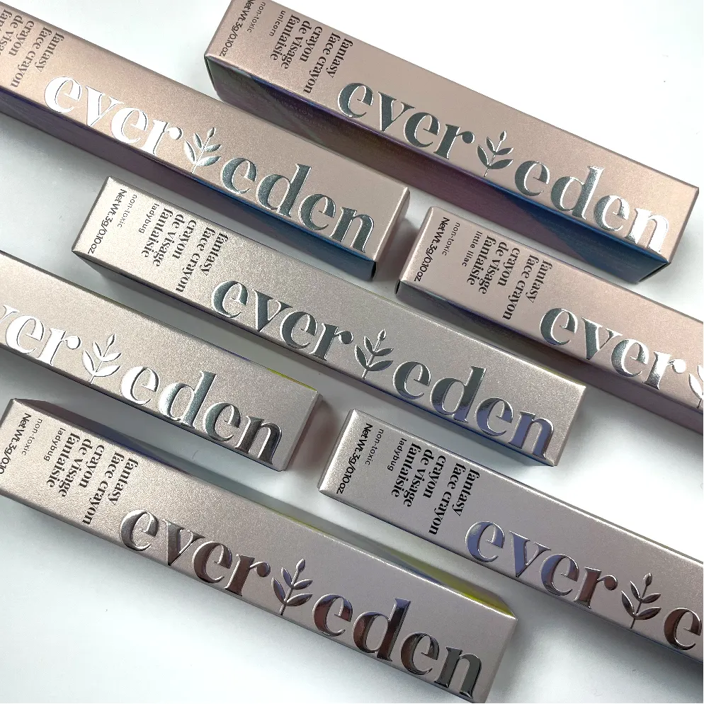 Kotak hadiah kosmetik lapisan UV timbul ramah lingkungan kustom kotak kertas perak untuk lipstik cat kuku perawatan kulit Logo Anda sendiri