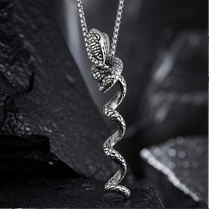 Yunnique – pendentif serpent en acier titane, forme d'animal géométrique, collier unisexe, cadeau pour les personnes nées dans l'année du zodiaque du serpent - Product Image 4