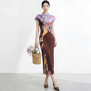 Vestido Midi Estilo Chino con Cuello Mandarín y Estampado Floral, Ajustado, de Manga Corta, Tejido en Seda, PY 2026 - Product Image 2