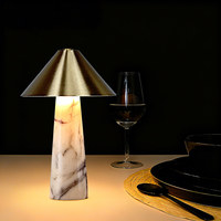 Lampe de table moderne en marbre rechargeable avec interrupteur tactile, lampe de chevet en pierre naturelle avec abat-jour en métal pour les chambres d'hôtel
