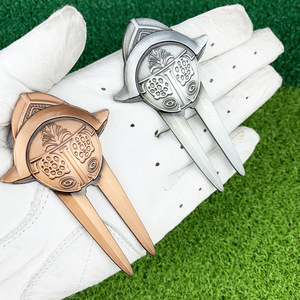 Fourche de réparation de green de golf magnétique avec marqueur de balle en alliage de zinc – Accessoire de golf extérieur - Product Image 5