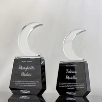 Plaque en verre cristal transparente en forme de lune avec gravure de logo personnalisée et base pour récompenses de compétition