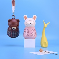 Botella de Agua Infantil Aislada Personalizada OEM con Tapa con Diseño de Personaje, Pajita de Gravedad, Correa Portátil y Base Antideslizante para Venta al por Menor