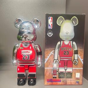 <span class=keywords><strong>Precio</strong></span> de fábrica <span class=keywords><strong>BearBrick</strong></span> 400% Figuras DE ACCIÓN Baloncesto 23 Osos Escultura de resina Decoración del hogar Ornamento Personaje Obra de arte - Product Image 2