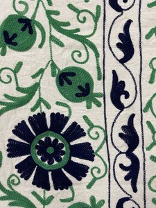 Couverture en coton d'Ouzbékistan brodée à la main, style Suzani, colorée, pour lit ou mur - Product Image 2