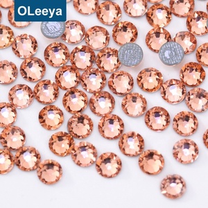 Piedras Preciosas Sueltas de Cristal con 16 Facetas, 10SS, Cristales Termoadhesivos con Pegamento Alemán para Motivos de Cristales, Venta al Por Mayor - Product Image 5