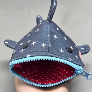 Astuccio in Tessuto a Forma di Squalo Piccolo e Carino, Grande Capacità, Multifunzionale, di Alta Qualità, per Scuola, Ufficio e Studenti - Product Image 4