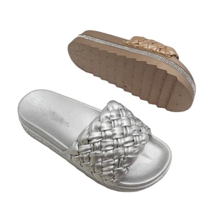 Zapatillas de plataforma gruesa para mujer, sandalias deslizantes de suela suave de PVC, con diamantes brillantes, para la parte superior de la playa, para verano - Product Image 2