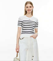 Haut en tricot ajouré rayé noir et blanc pour femme, col rond, broderie lettre, manches courtes, coupe ajustée, chemisier tricoté d'été pour le bureau